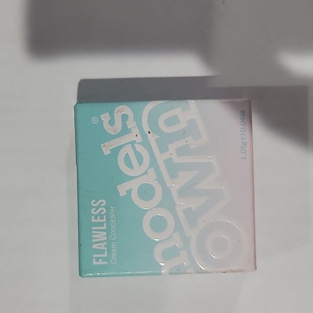 Models Own Flawless Creme Concealer, Sand 05